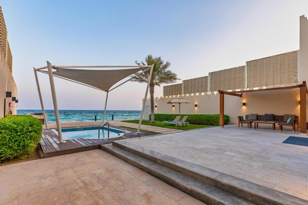 Sealine Beach, A Murwab Resort メサイード エクステリア 写真 The beach at the Ritz-Carlton, Ras Al Khaimah