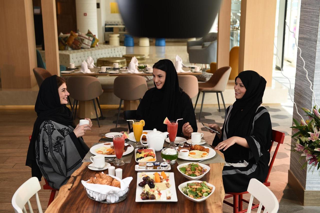 Sealine Beach, A Murwab Resort メサイード エクステリア 写真 Arab women in Dubai