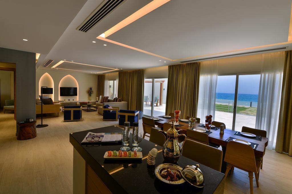 Sealine Beach, A Murwab Resort メサイード エクステリア 写真 The interior of a suite at the Ritz-Carlton, Sharm El Sheikh